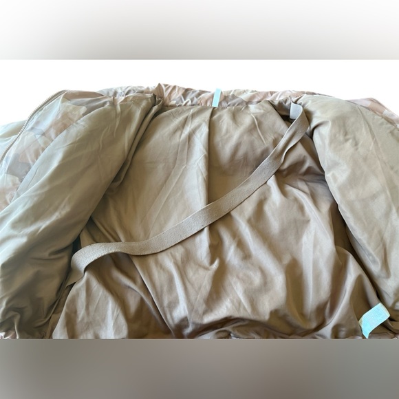 Fabletics Women's Wander Tan Camo Cropped Puffer Jacket Size XXL High Collar - Picture 9 of 16
